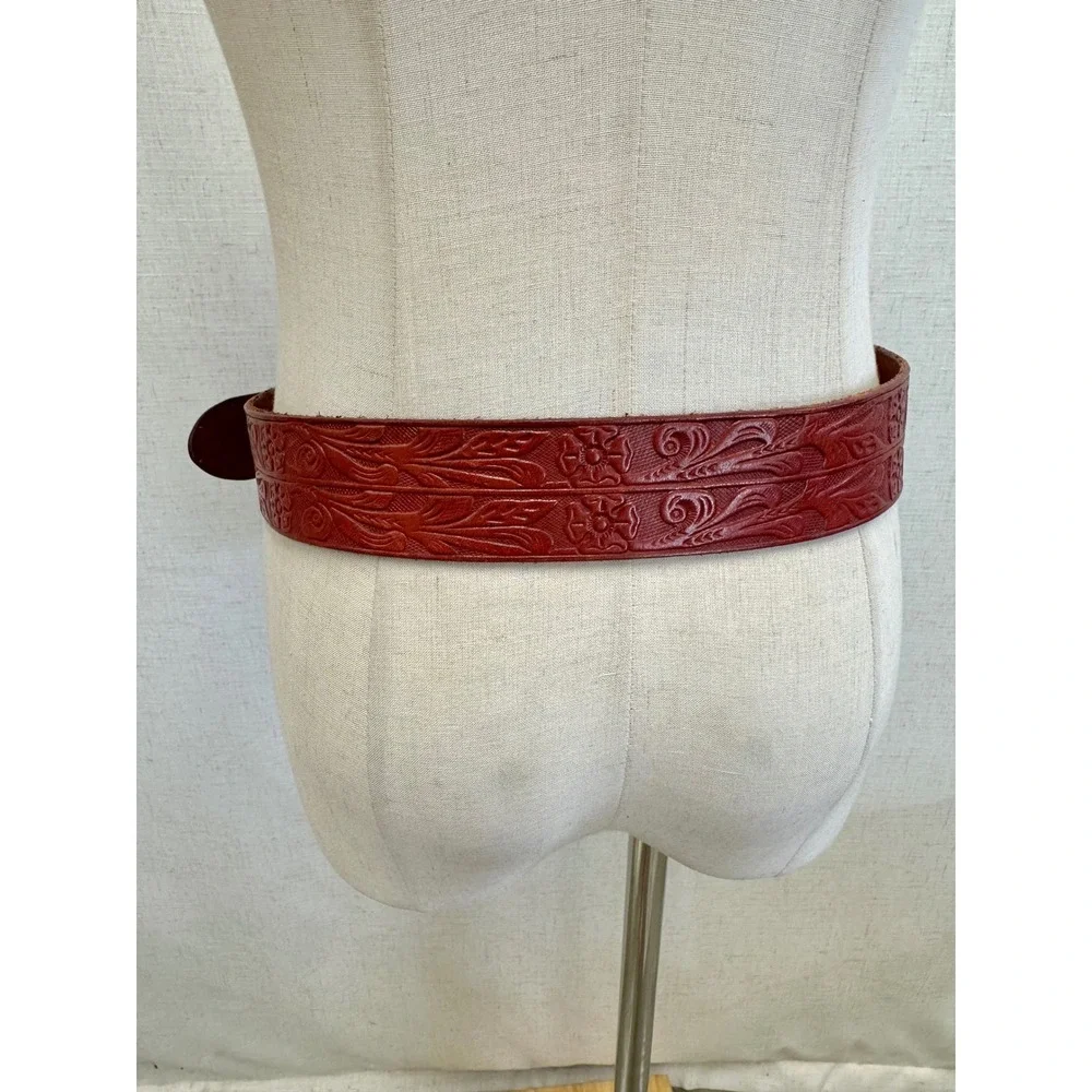 Lauren Ralph Lauren Floral Tooled Embossed Red Leather Belt Size Medium
